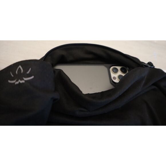 Beyond Yoga Women's One Size Black Lightweight Pocket Infinity Scarf - Picture 10 of 16